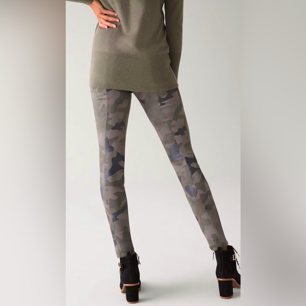 White House black market Camo-Print Runway Leggings - Picture 2 of 8